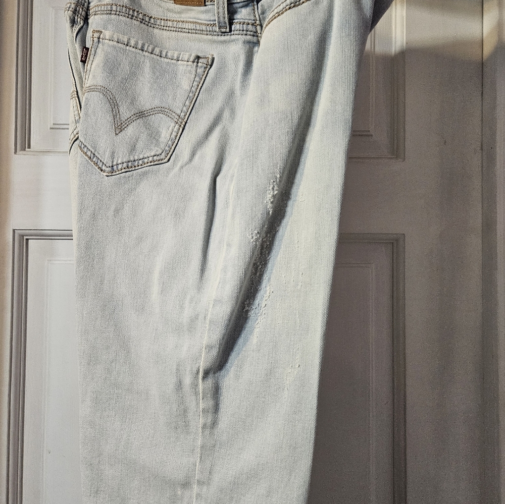 Ladies levi capris size 14